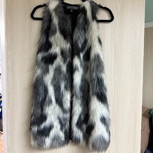 Almost Famous Gray & White‎ Faux Fur Vest Women's Size Small